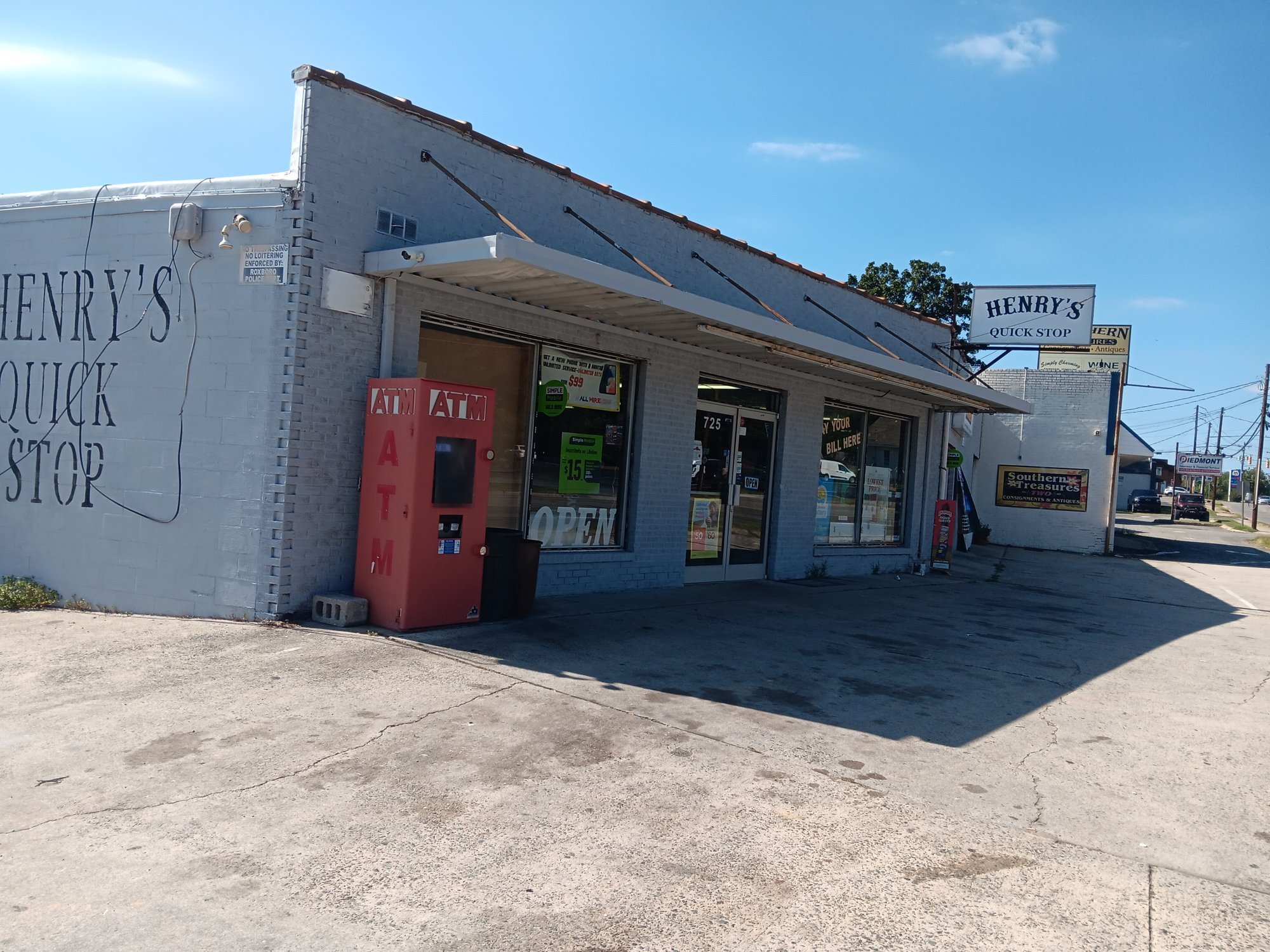 Henry's Quick Stop store entrance, Roxboro