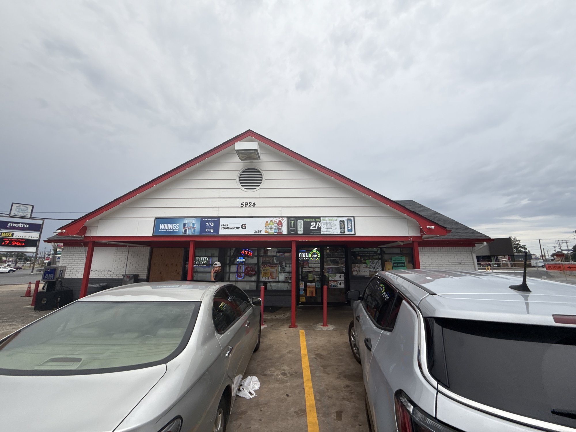 Conoco Gas Station Baseline Road Geyer Springs store entrance, Little Rock