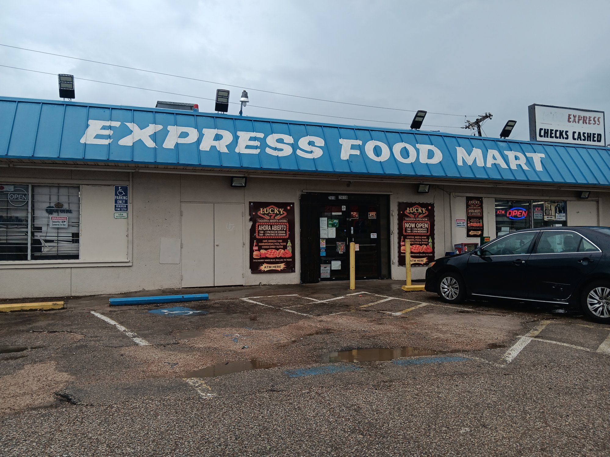 Lucky 7 Express Food Mart store entrance, Dallas
