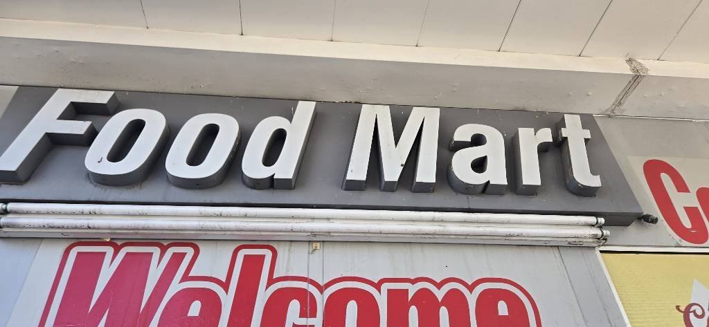 Moe's Food Mart store entrance, Redmond